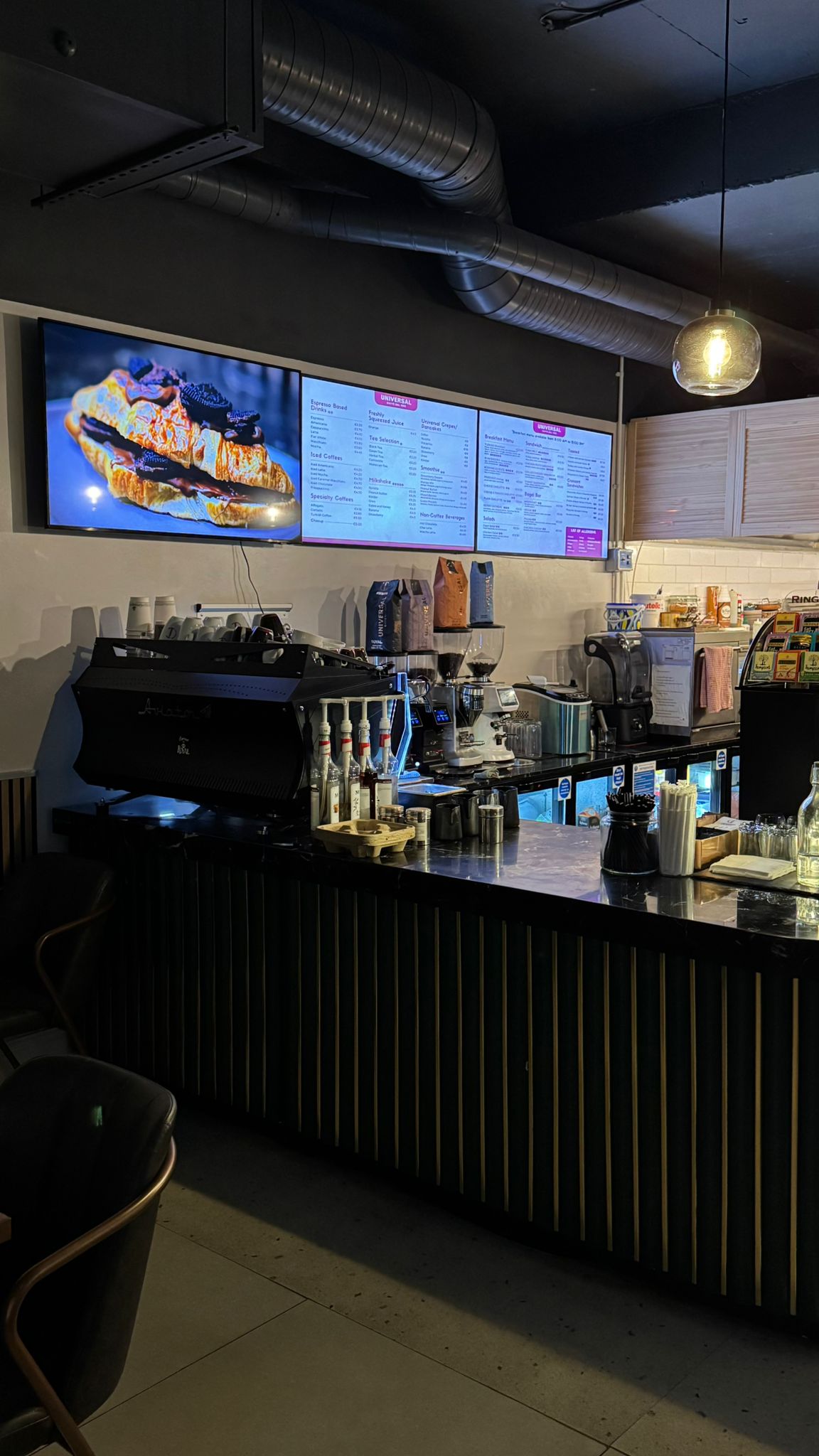 Universal Café - Image 9